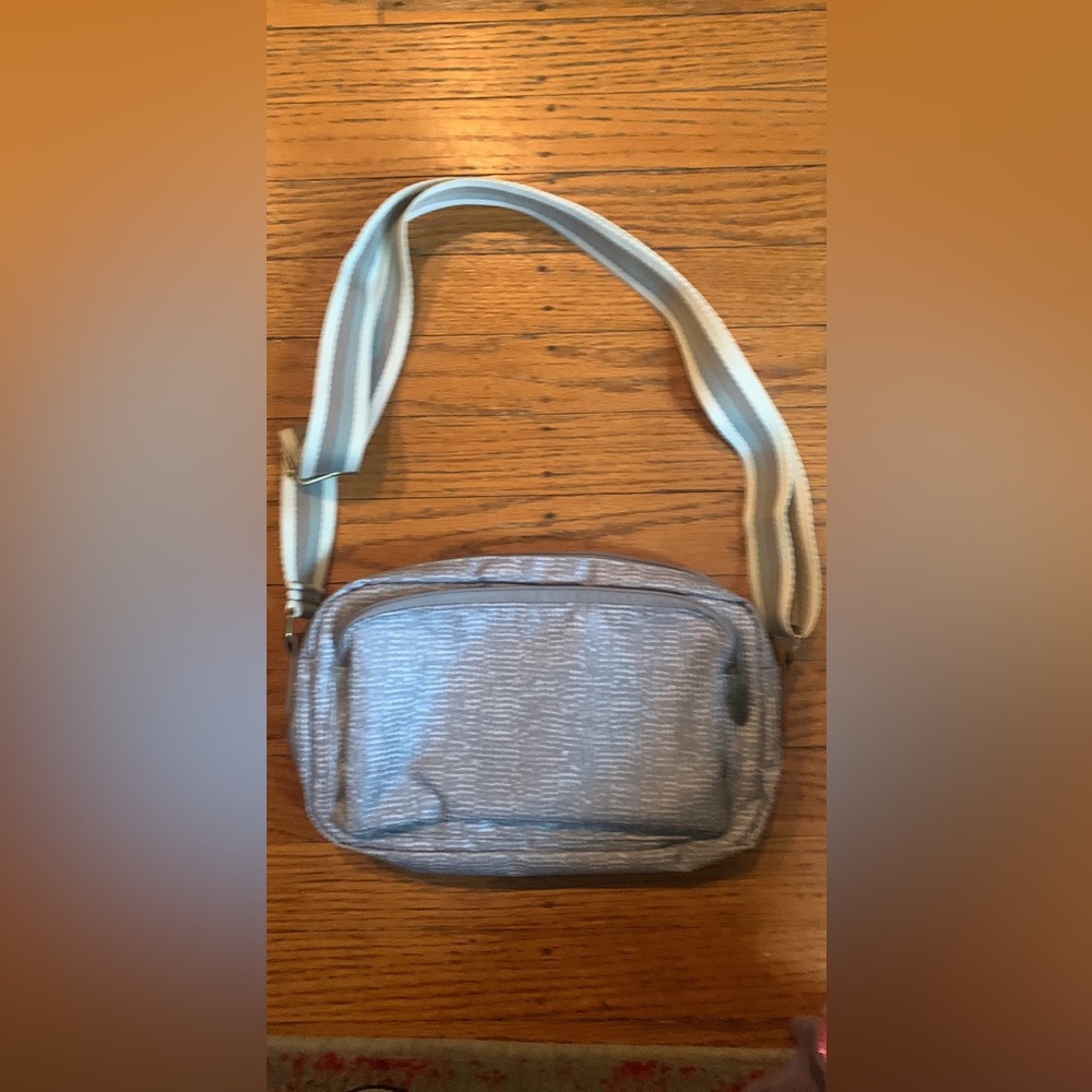 Thirty-One Zip top crossbody bag